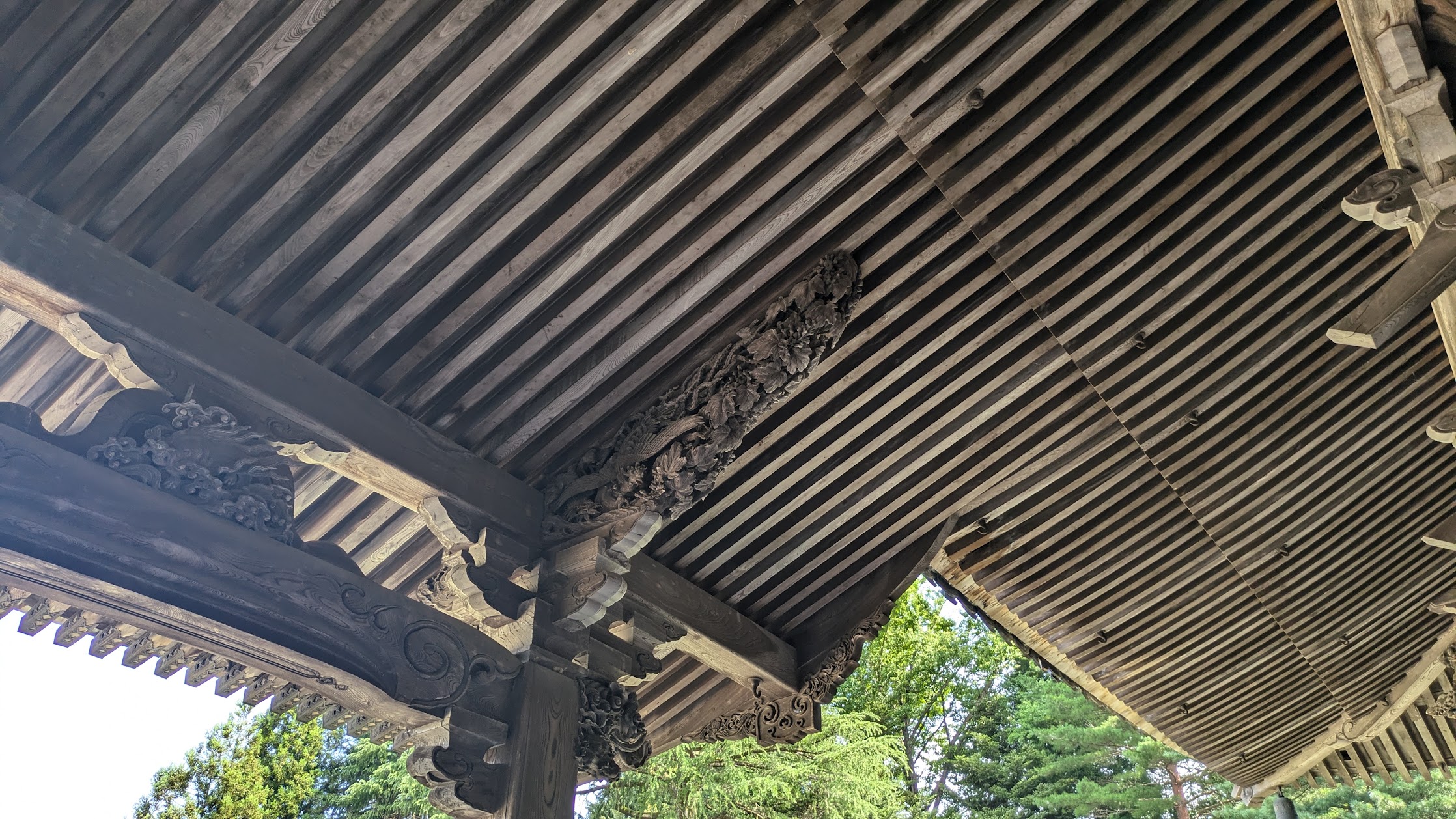井波 瑞泉寺の軒下