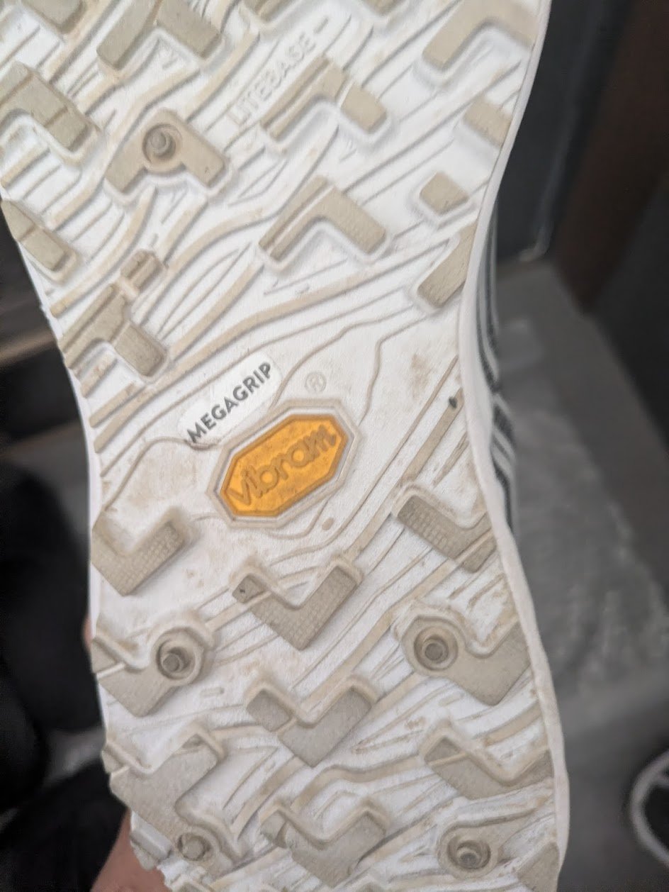Vibram Megagrip アウトソール、都内20kmの汚れあり